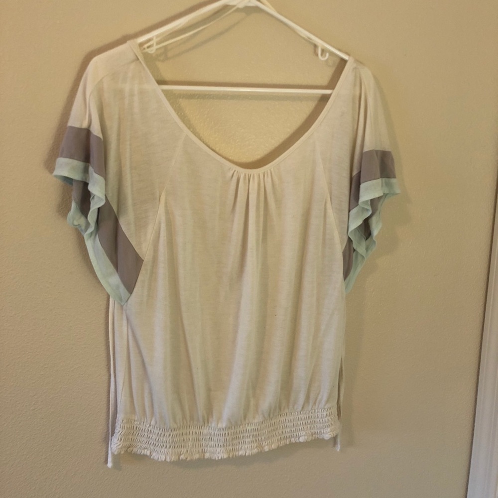 Sweatshirts, shirts, and drop tops. - Picture 4 of 8